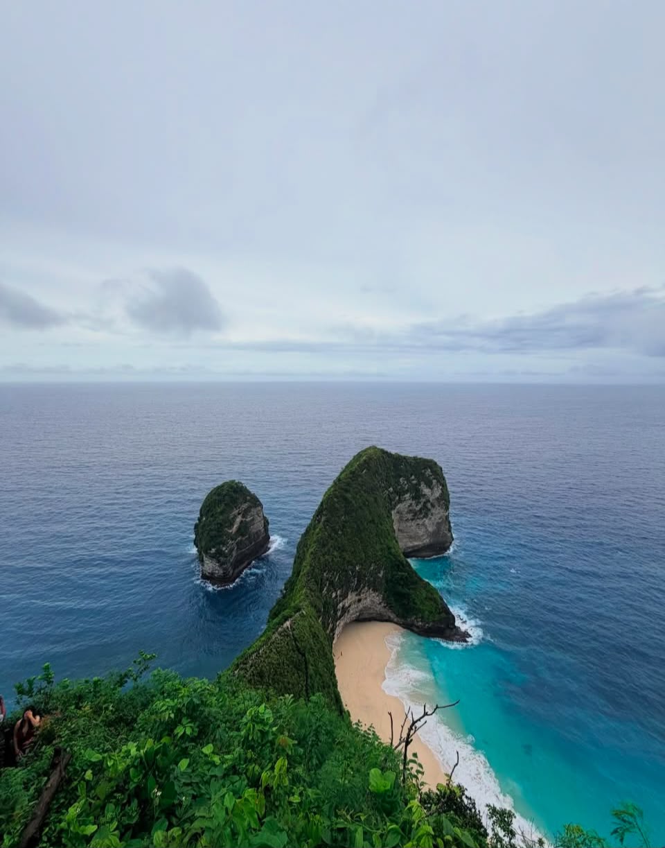Nusa Penida coastline and tropical beach